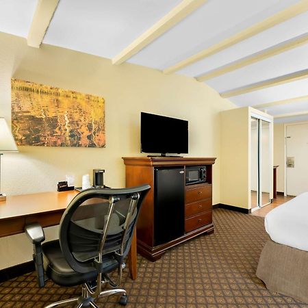 Best Western Coach House Springfield Exterior photo