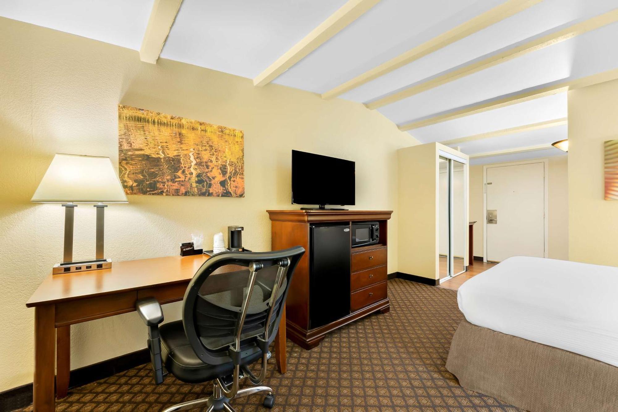 Best Western Coach House Springfield Exterior photo