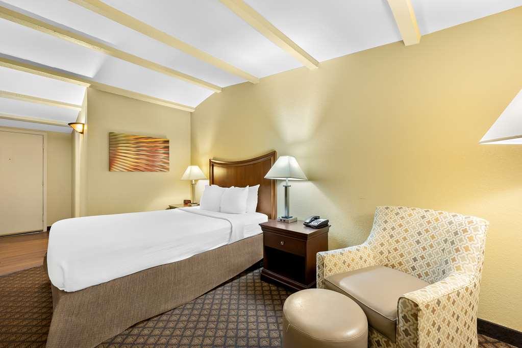 Best Western Coach House Springfield Room photo