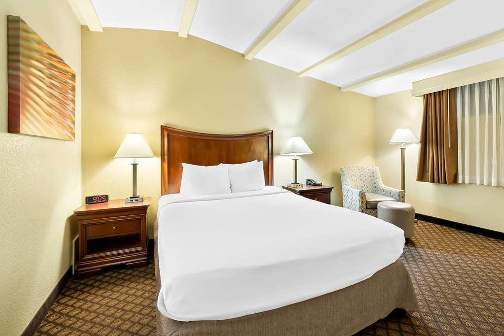 Best Western Coach House Springfield Room photo